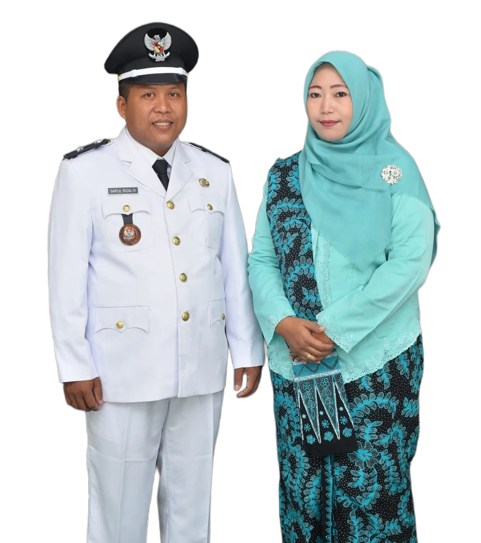 Kepala Desa dan Ibu Kades Desa Wringinanom, Tongas, Probolinggo